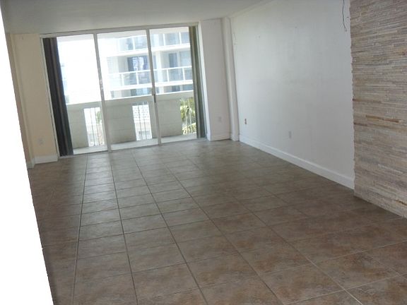 5th image of 800 West Ave APT 340