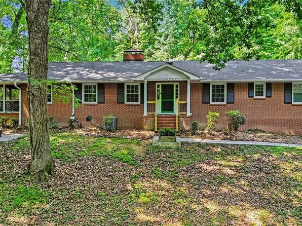 100 Malvern Ct, Winston Salem, NC 27106