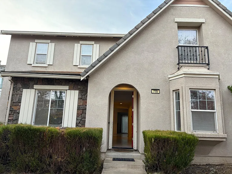 715 S Comunidad St — Photo 1