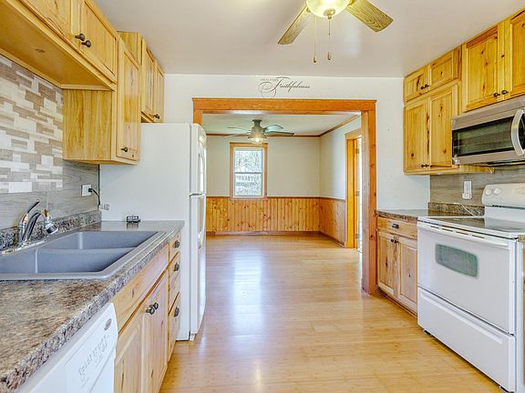 4th image of 38865 Naples St NE