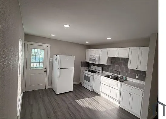 2 bed, 704 sqft, $1,450 — Photo 1
