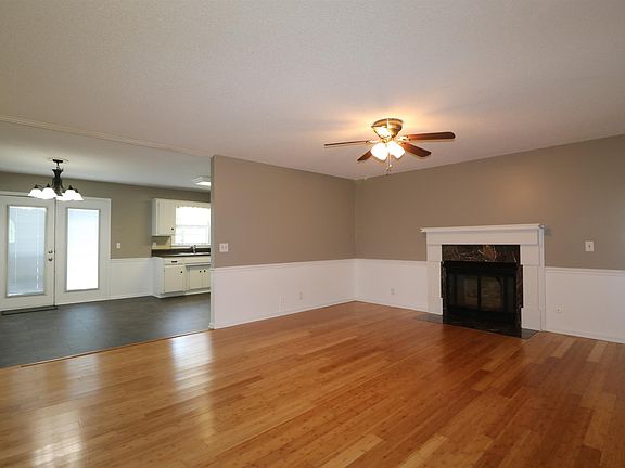 4th image of 209 Peebles Dr