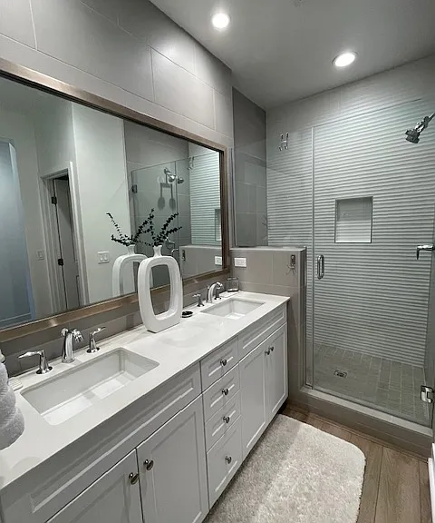 Primary ensuite bathroom.