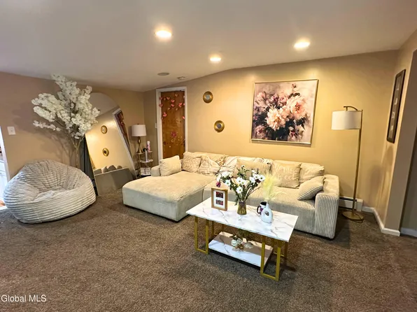 330 Broadway, Rensselaer, NY 12144