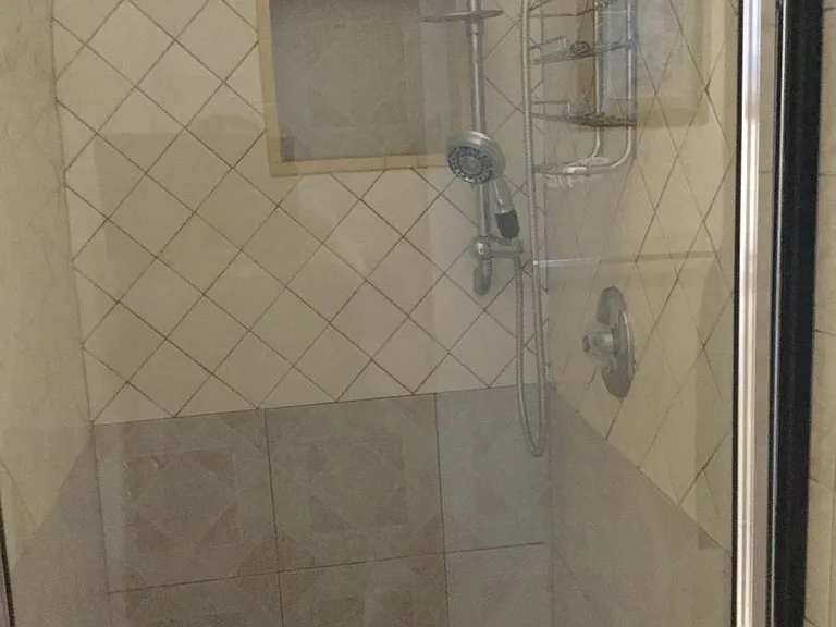 Master bedroom's bathroom