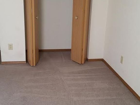 3rd image of 705 Maquoketa Townhome 1/2 Ia 1/2 Townhome 1/2