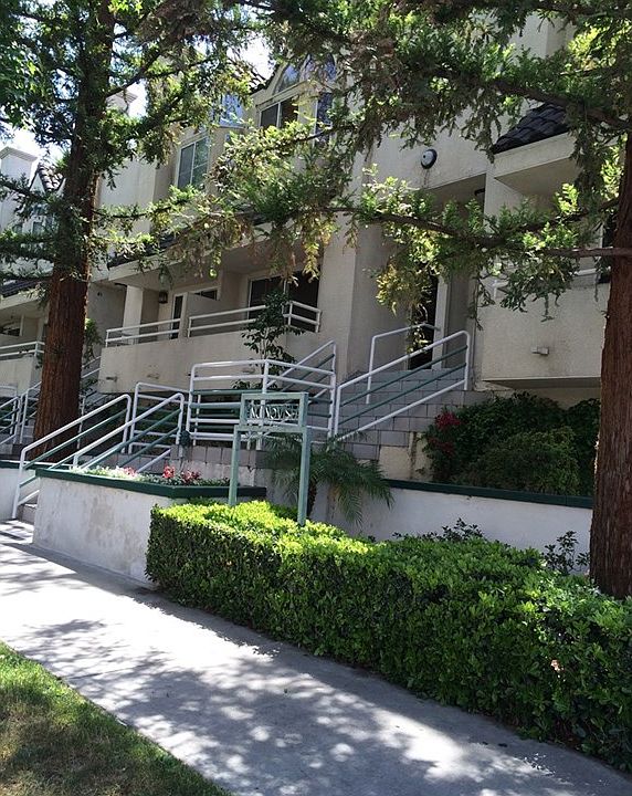 1st image of 5145 Yarmouth Ave Unit 14