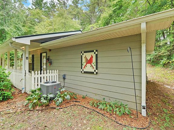 5th image of 332 E Vineyard Rd
