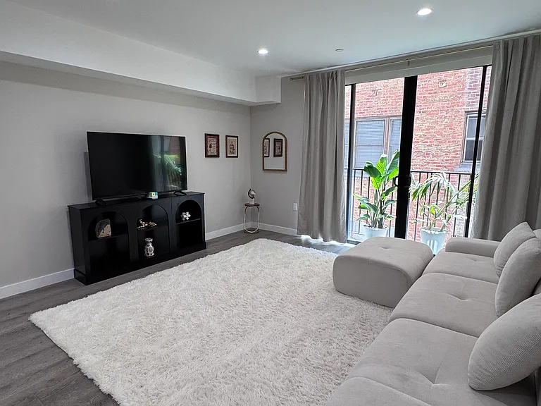 1846 N Cherokee Ave #303 — Photo 2