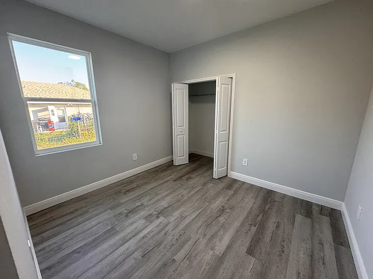 1940 Alan St — Photo 18