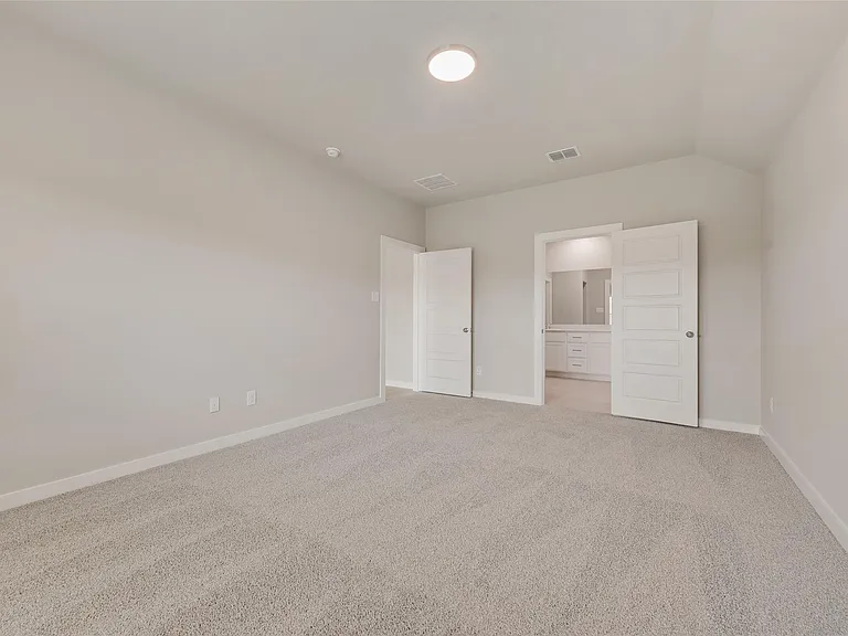 704 Summerberry Dr — Photo 7