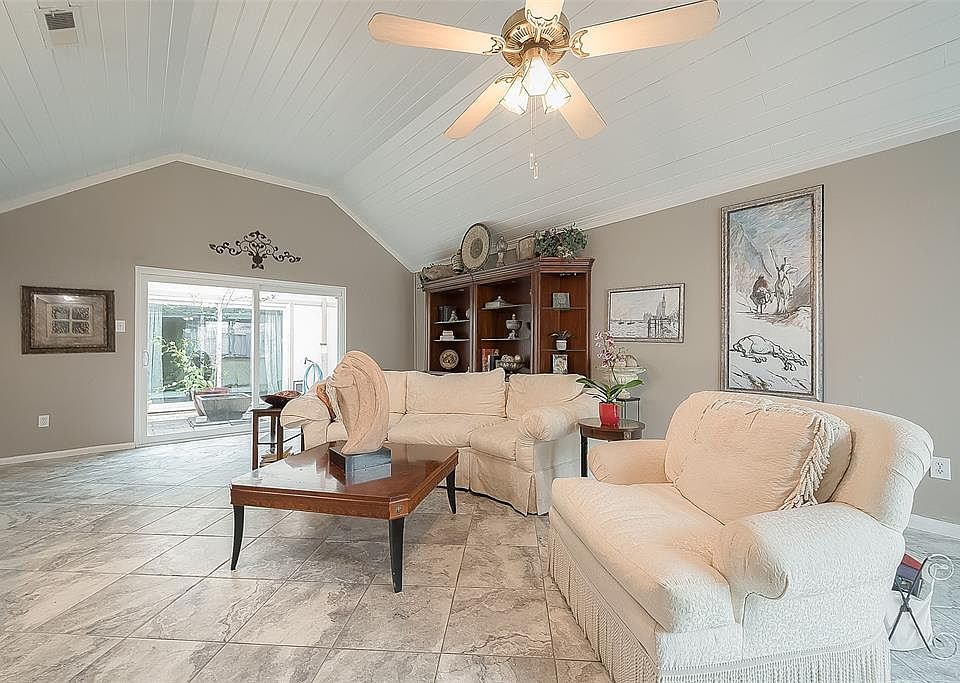 1st image of 2812 Camelot Lane #1