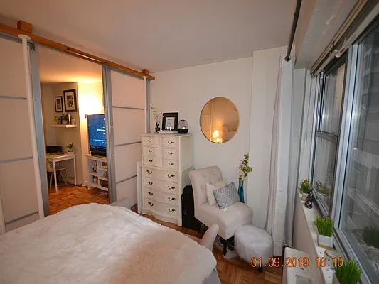 Rented by eRealty Advisors Inc | media 4