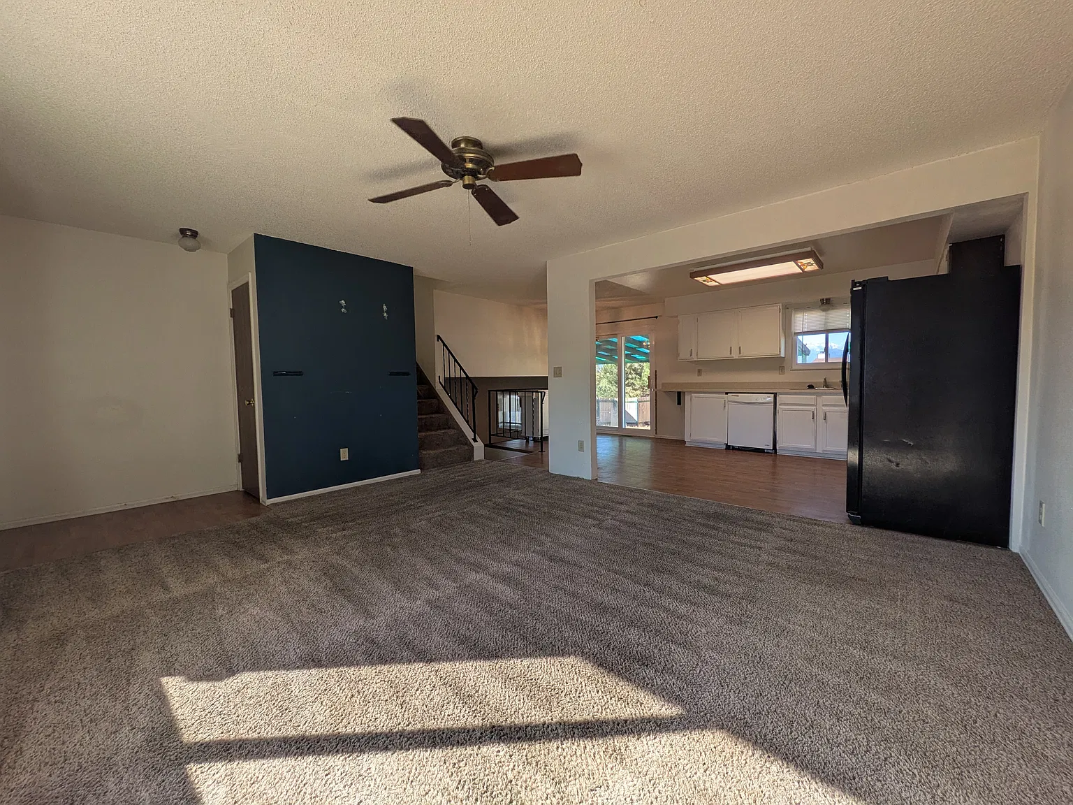 3 bed, 1418 sqft, $2,300 — Photo 4