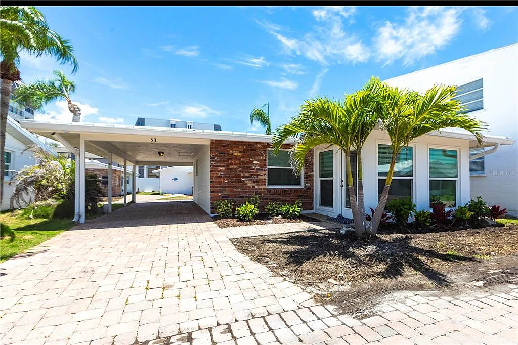 2 bed, 2.0 bath, 672 sqft, $9,000 — Photo 1