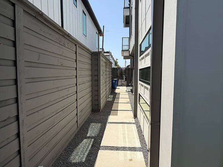 1926 California Dr — Photo 26