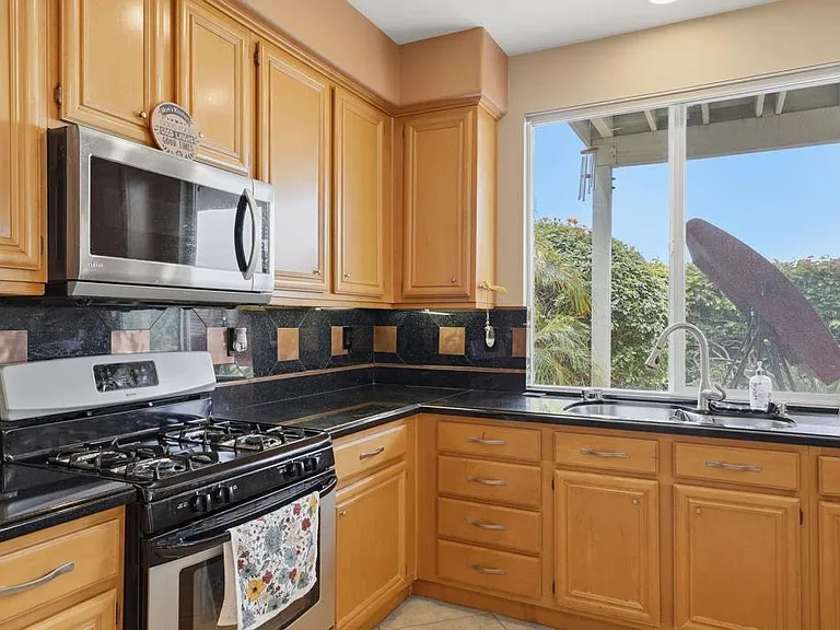 344 Plaza Los Osos — Photo 11