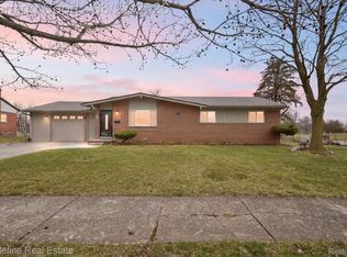 395 Nichols Dr, Saline, MI