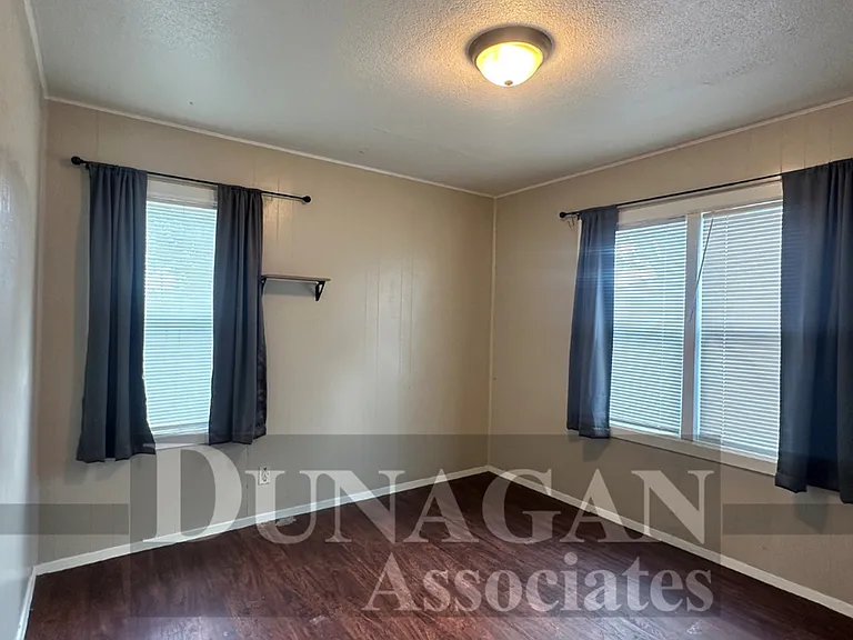 709 W Stevens St — Photo 4