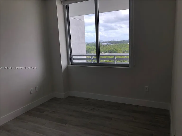 16385 Biscayne Blvd #1205 — Photo 3