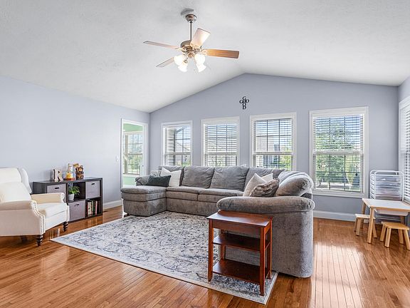 4th image of 2108 S Stonebrooke Ct