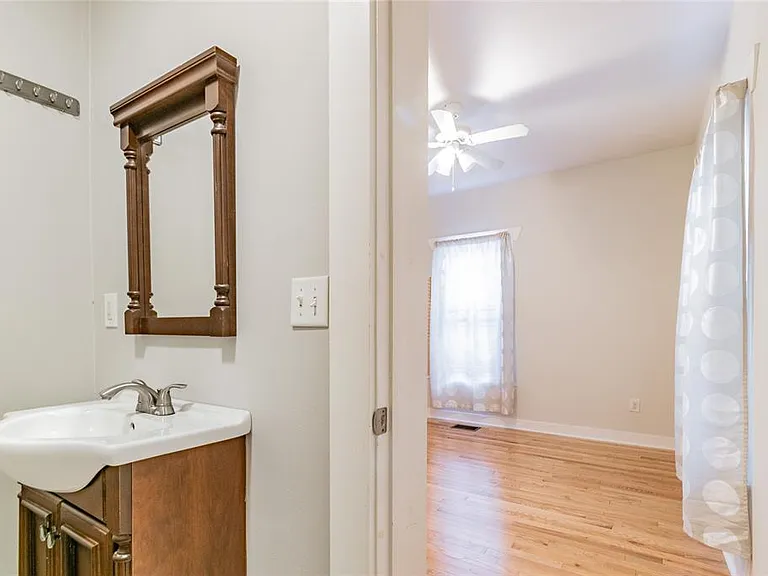 317 W Jean St — Photo 34