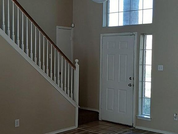 3rd image of 12914 Hilltop Dr