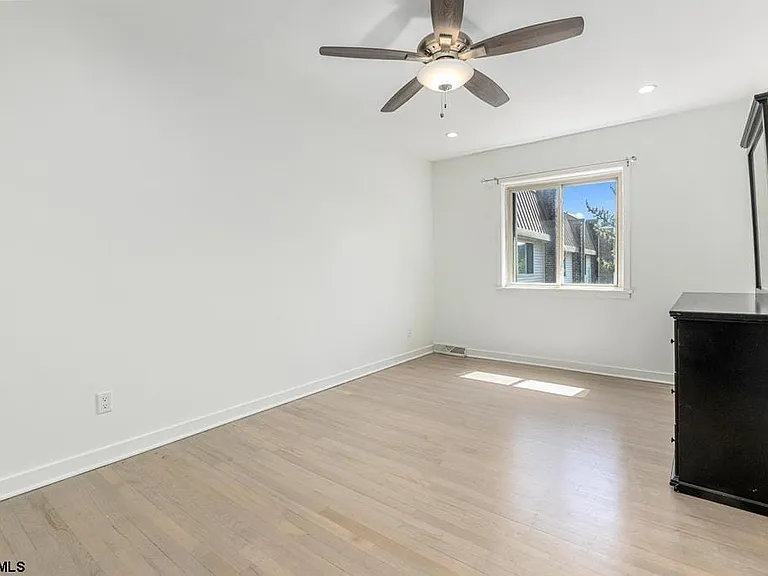 801 Dudley Ct #1402 — Photo 21