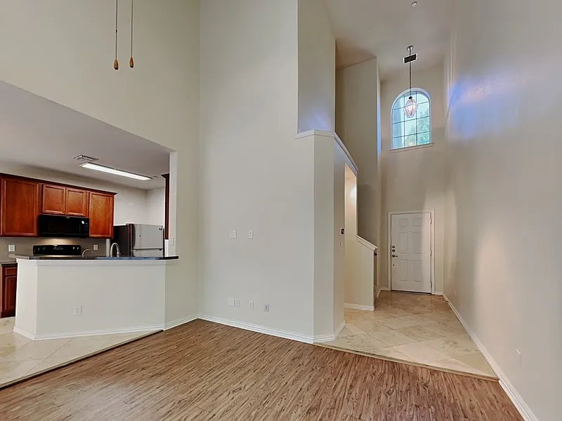 2 bed, 2.0 bath, 1549 sqft, $2,350 — Photo 2