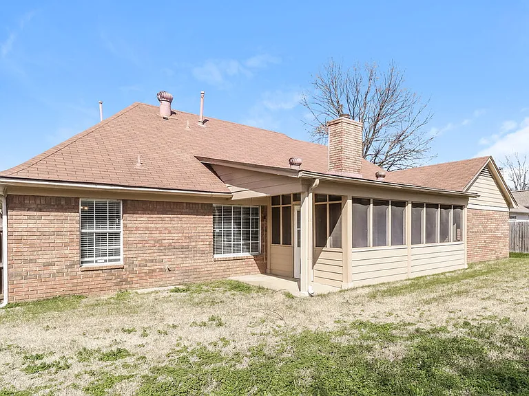 6665 Millgrove Park Dr — Photo 15