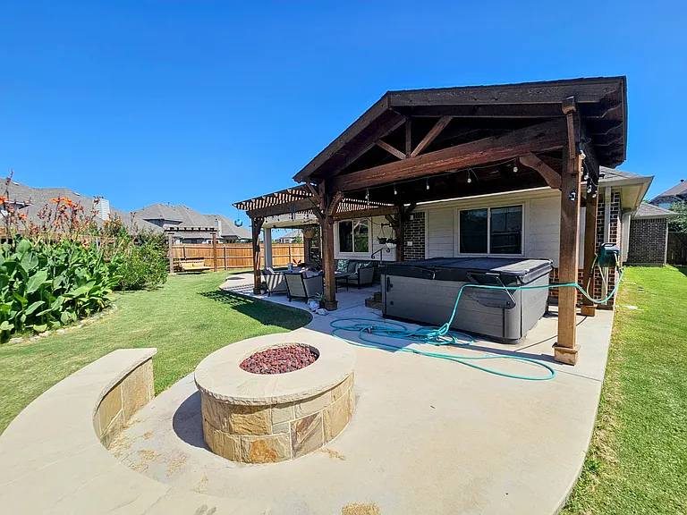 210 Spruce Valley Dr — Photo 3
