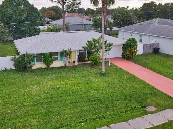 772 SE Thornhill Drive, Port St Lucie, FL 34983