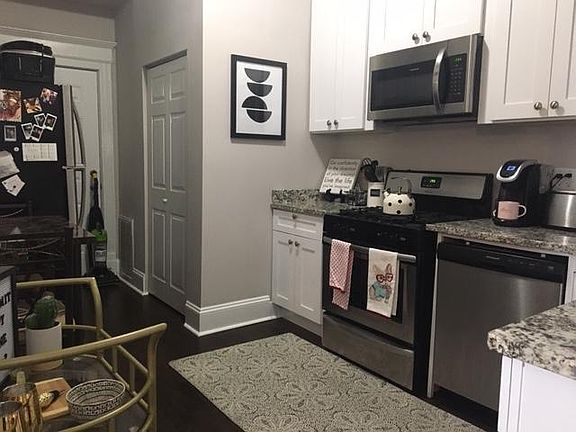 2nd image of 3142 N Kenmore Ave APT 1F