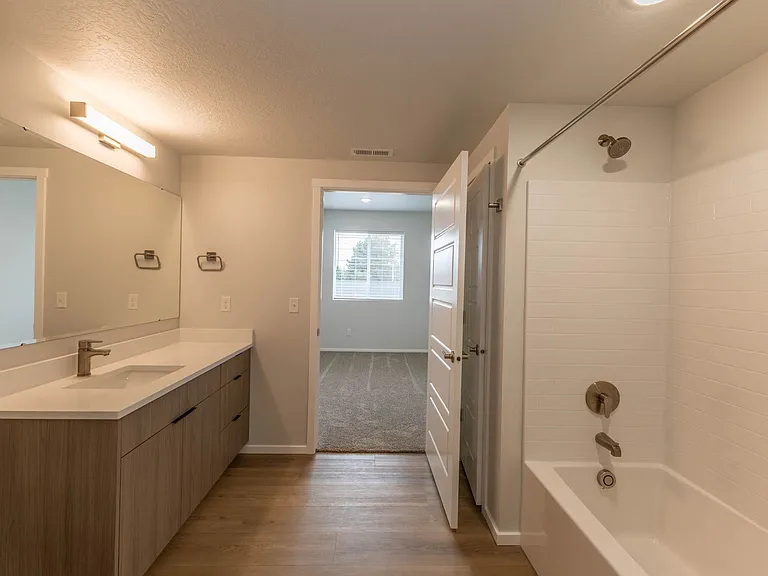 550 N Haskett St — Photo 11