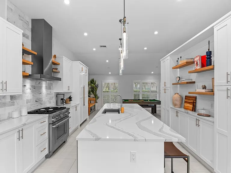 4601 Sunset Dr — Photo 9