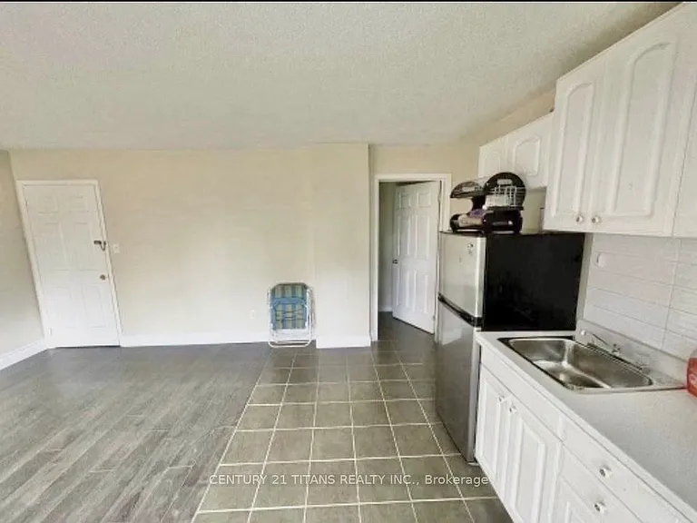 11 Etienne St #LOWER — Photo 4