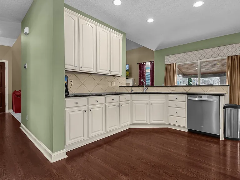 5464 Sandy Dr — Photo 22
