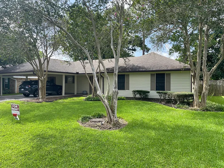306 Breton Dr — Photo 1