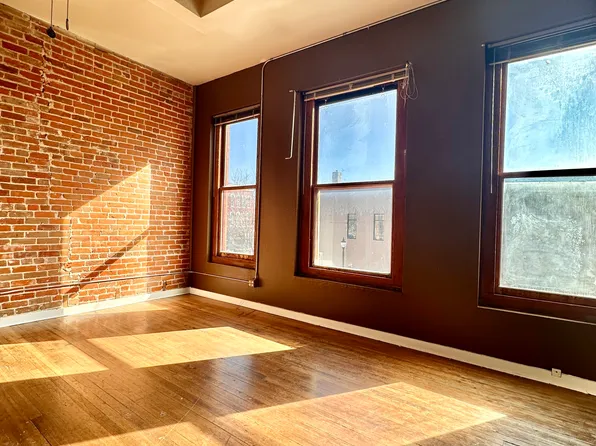 110 S 6th St #1, Plattsmouth, NE 68048