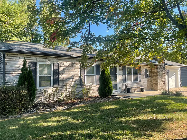 3032 Arrowhead Dr — Photo 1