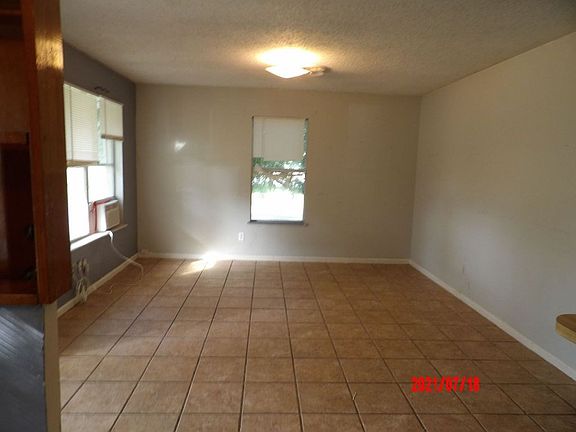 3rd image of 607 W Powell St