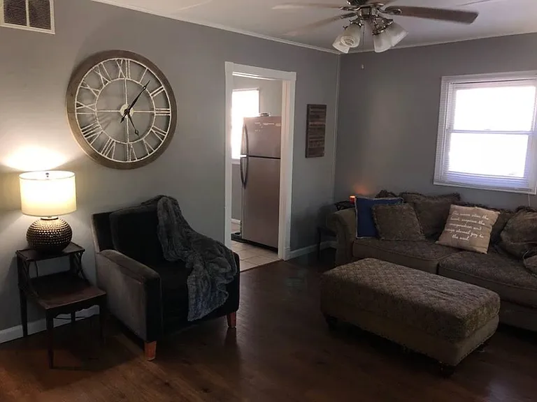 212 Crystal Lake Dr — Photo 3