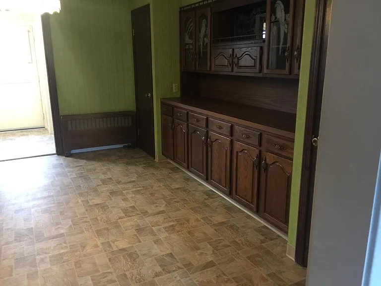 82 Main St — Photo 4
