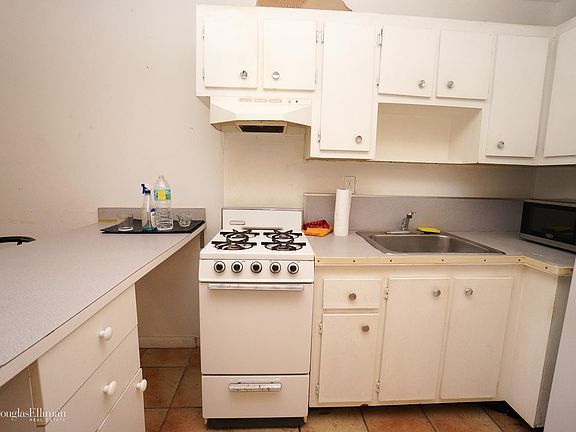 3rd image of 710 Washington Ave APT 203