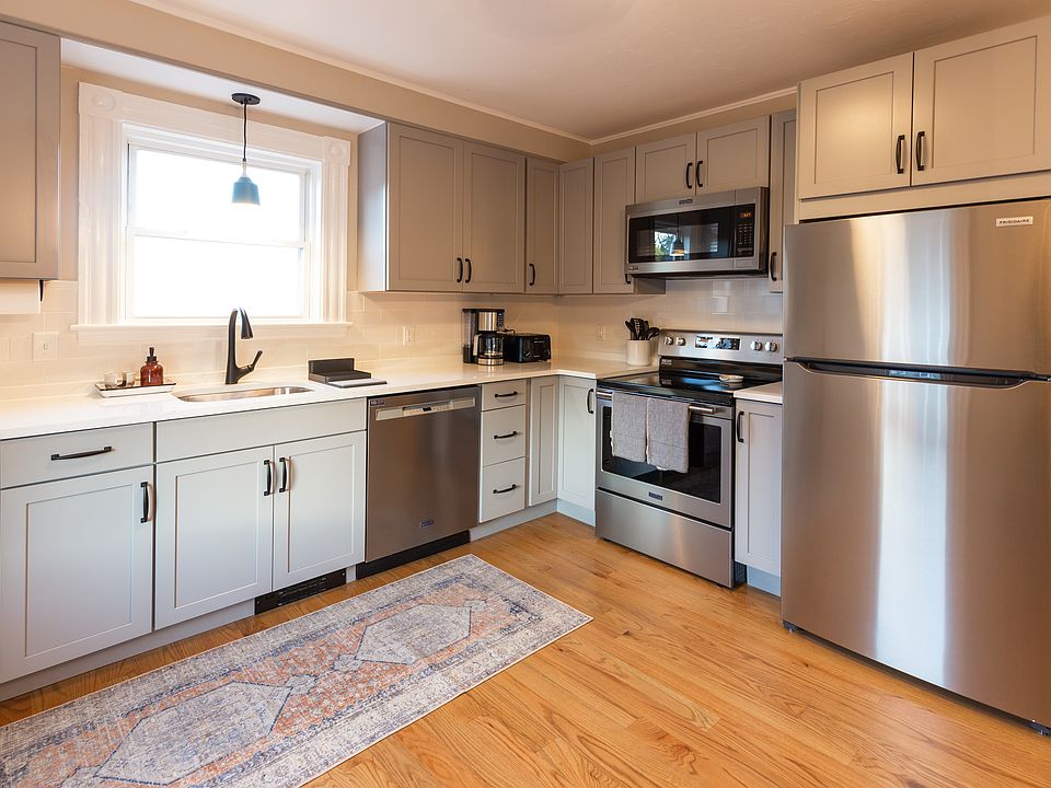 1st image of 133 Court St Floor 2