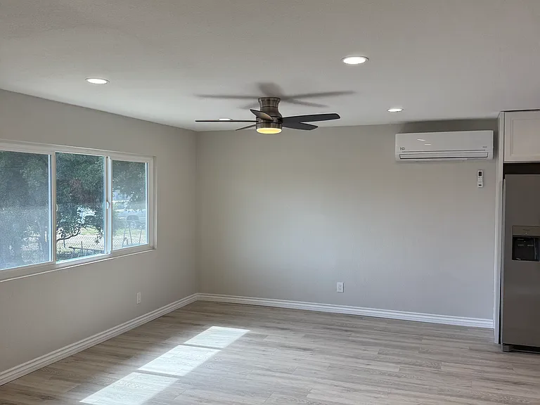 2230 Central Ave #B — Photo 3