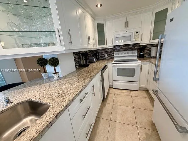 220 Kings Point Dr #501 — Photo 8