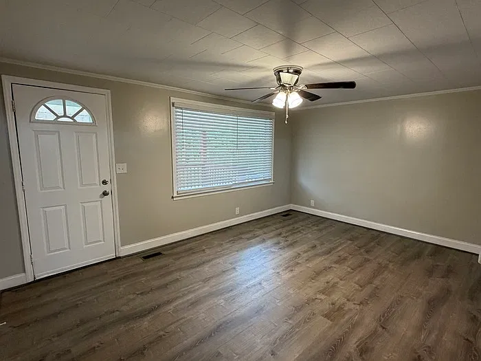 4 bed, 2.0 bath, 1300 sqft, $1,300 — Photo 4