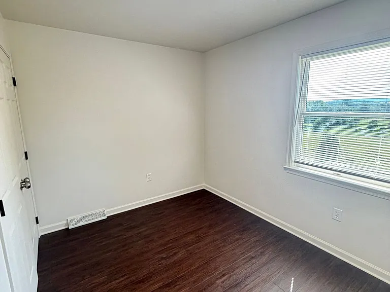 33 Park View Dr — Photo 20