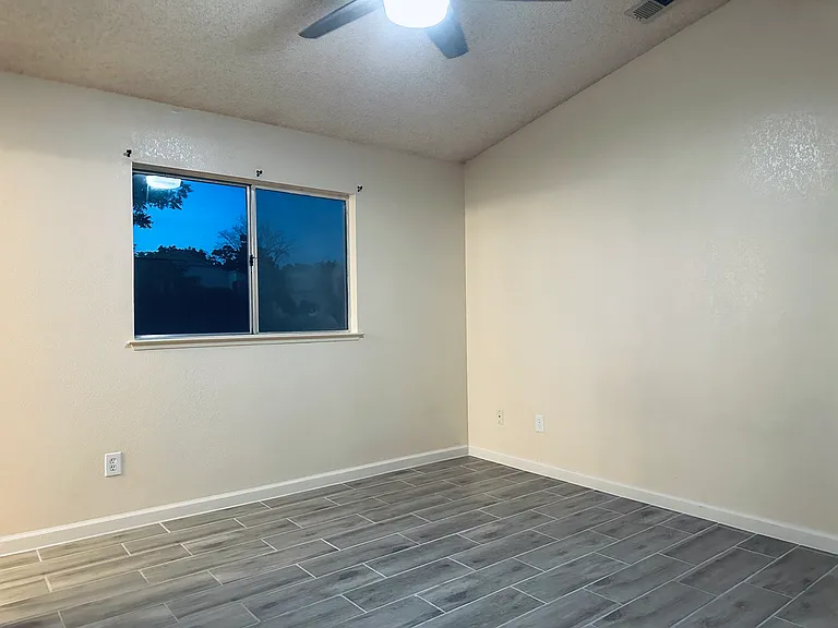 1270 Hawthorn St — Photo 12